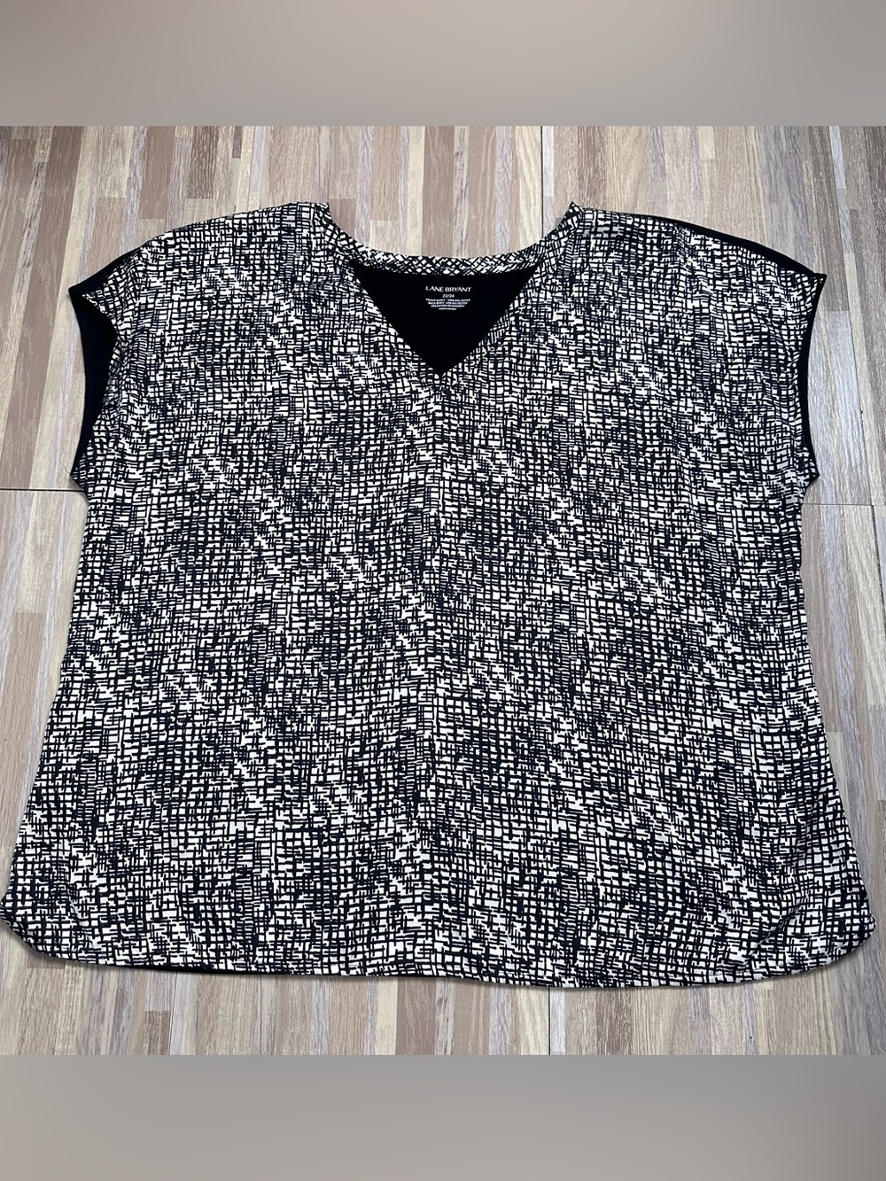 Lane Bryant Black & White Patterned V-Neck Women's Top Plus Size 22/24